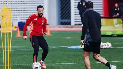 علي معلول في تدريبات الأهلي المصري