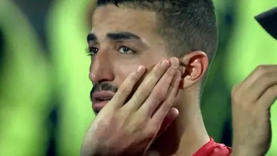 بكاء محمد عبدالمنعم مدافع الأهلي بعد خسارة كأس مصر أمام الزمالك (فيديو)