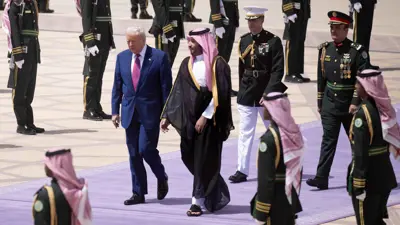 محمد بن سلمان في استقبال ترامب