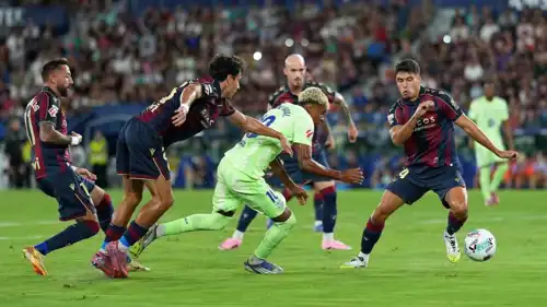 لامين يامال في مباراة برشلونة ضد ليفانتي