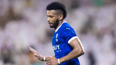 علي البليهي يحتفل بهدفه في السد القطري