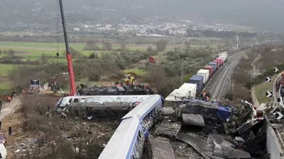 اليونان تحتجز مدير المحطة المسؤولة عن حادث القطارين