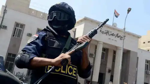 أحد أفراد الشرطة المصرية