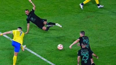 مباراة سابقة بين النصر والأهلي في الدوري السعودي