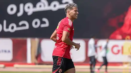 إمام عاشور في تدريبات الأهلي المصري