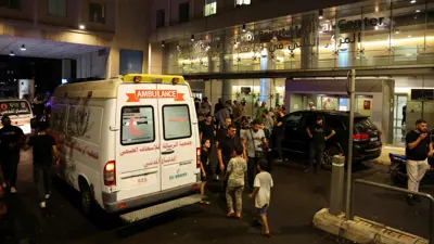 نقل مصابين بحادثة "هجوم البيجر" في لبنان