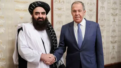 وزير خارجية روسيا سيرغي لافروف ومتقي في لقاء سابق