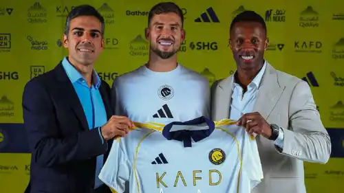 النصر يعلن صفقة إينيغو مارتينيز