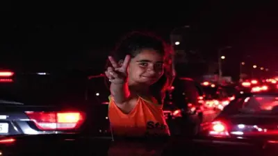 طفلة تعود إلى منزلها في الجنوب بعد سريان الهدنة