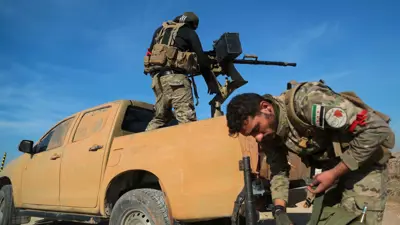 مسلحان في شمال حلب