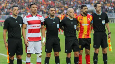 البرتغالي غودينهو وطاقم الحكام مع قائدي الترجي والإفريقي