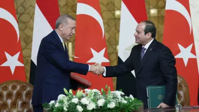 السيسي وأردوغان خلال توقيع اتفاقيات في القاهرة