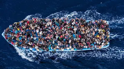قارب هجرة غير شرعية