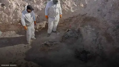 العراق يفتح أكبر مقابر داعش