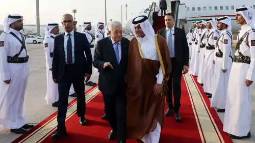 خلال استقبال الرئيس الفلسطيني في قطر