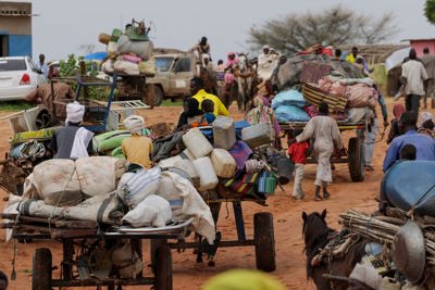 السودان.. استمرار النزوح من "ود مدني" وسط تقدم للدعم السريع