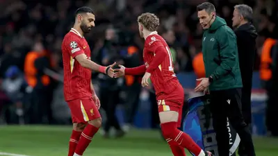 محمد صلاح خلال استبداله أمام سان جيرمان