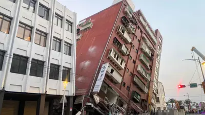 من آثار زلزال مدمر في تايوان