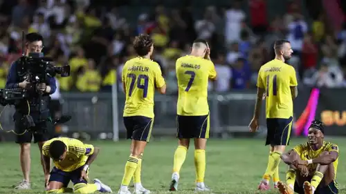 كريستيانو رونالدو مع لاعبي النصر