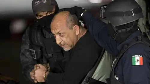 جانب من عملية تسليم المطلوبين إلى الولايات المتحدة 
