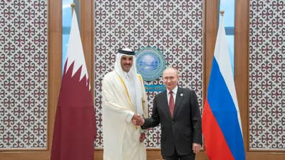 الرئيس الروسي فلاديمير بوتين مع أمير دولة قطر الشيخ تميم بن حمد آل ثاني