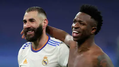 بنزيما وفينيسيوس خلال لعبهما سويا في ريال مدريد