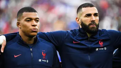 بنزيما ومبابي بقميص منتخب فرنسا
