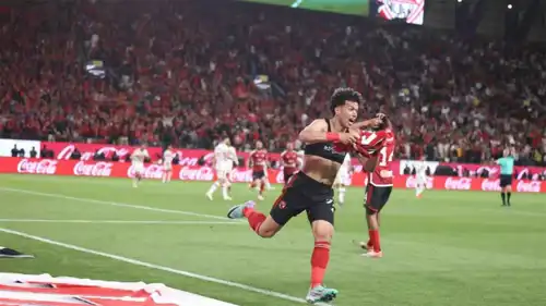 إمام عاشور في مباراة سابقة بين الأهلي والزمالك