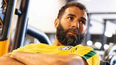 كريم بنزيما بقميص منتخب البرازيل