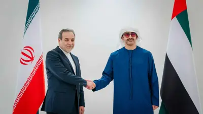 الشيخ عبدالله بن زايد لدى استقباله عراقجي