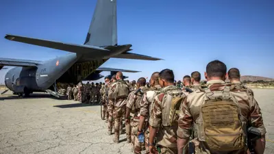 جنود فرنسيون يغادرون تشاد