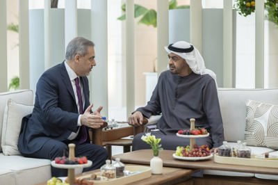 محمد بن زايد يؤكد دعم الإمارات لجهود تحقيق السلام الإقليمي والدولي