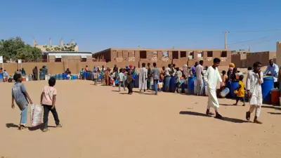 سودانيون في طوابير للحصول على مياه