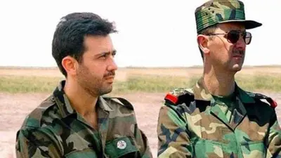ماهر الأسد بجانب شقيقه بشار