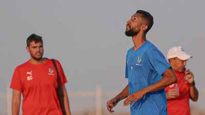سلمان الفرج ينفعل على مشجع في مباراة نيوم والجبيل (فيديو)