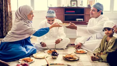 عائلة على سفرة رمضان