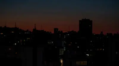 بيروت تغرق بالظلام