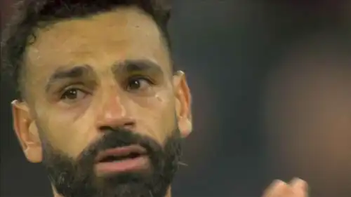 محمد صلاح يبكي