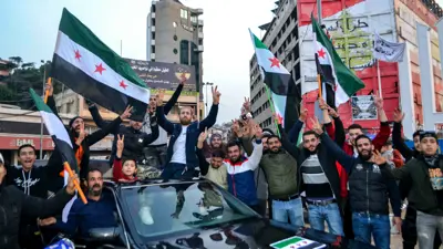 سوريون يحتلفون بسقوط الأسد